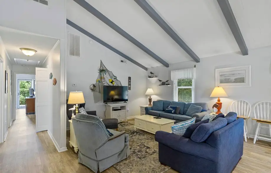 4 Paws Inn 411-B