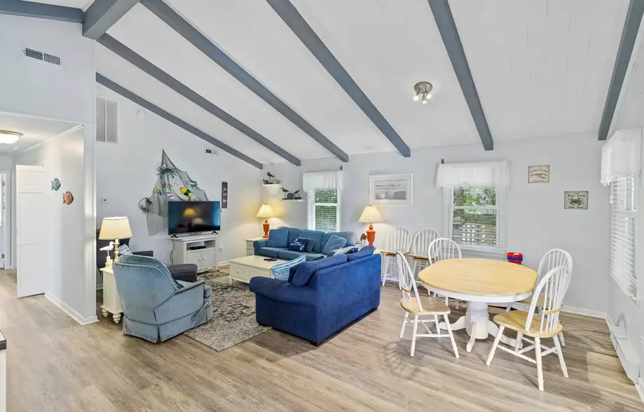 4 Paws Inn 411-B