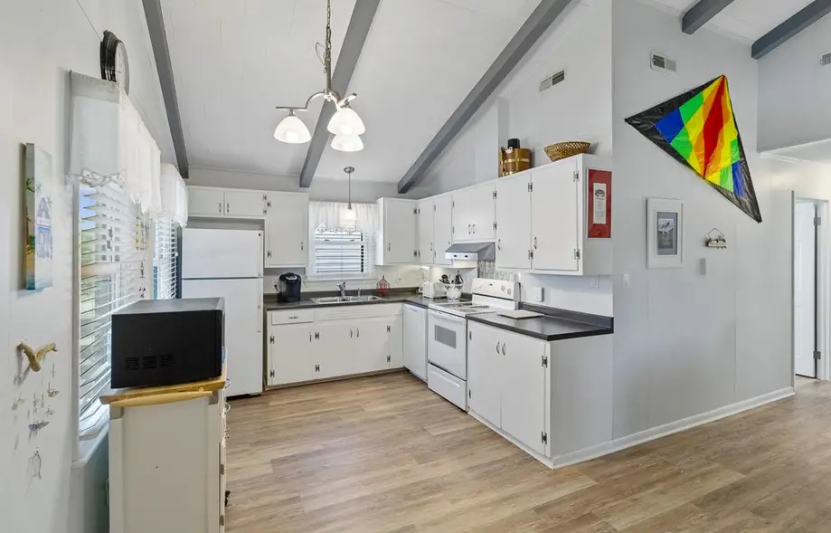 4 Paws Inn 411-B