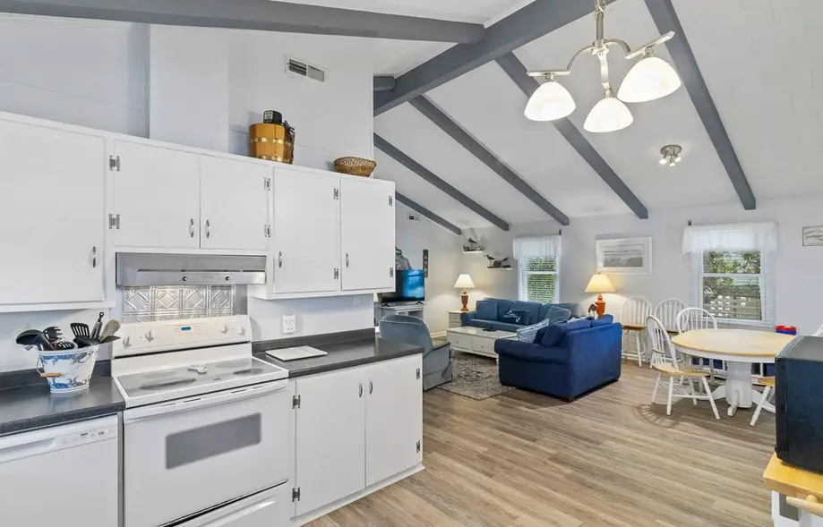 4 Paws Inn 411-B
