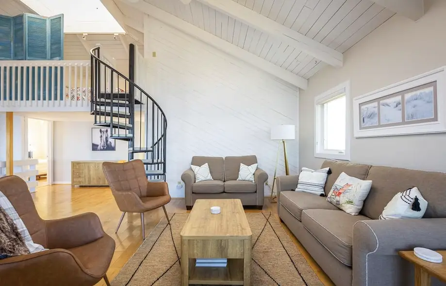 Oceanfront with Panoramic Views, Newly Renovated!