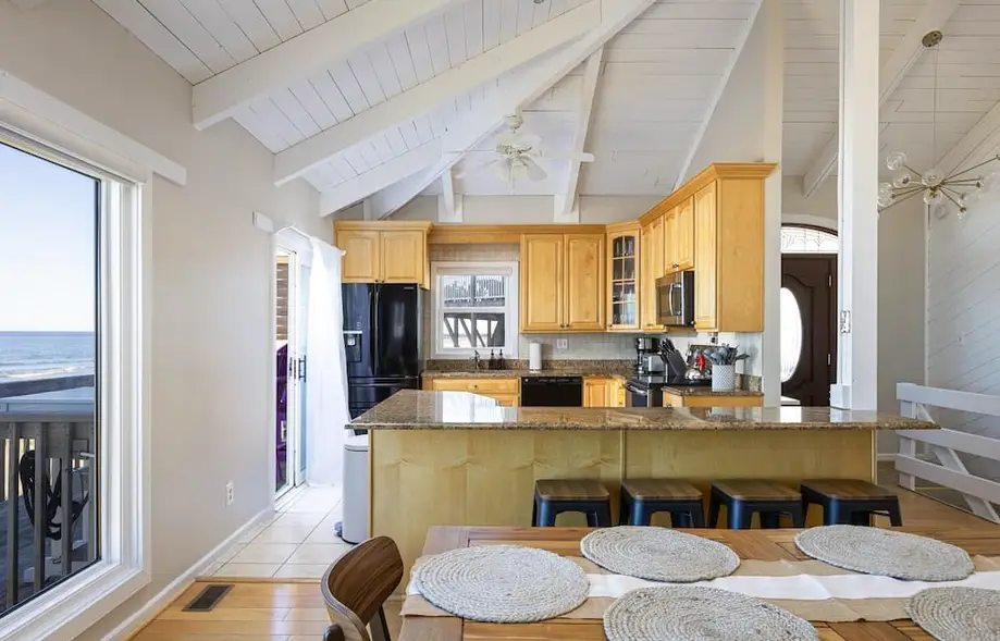 Oceanfront with Panoramic Views, Newly Renovated!