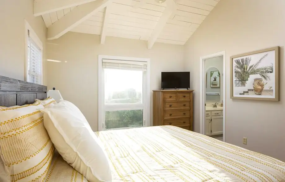 Oceanfront with Panoramic Views, Newly Renovated!